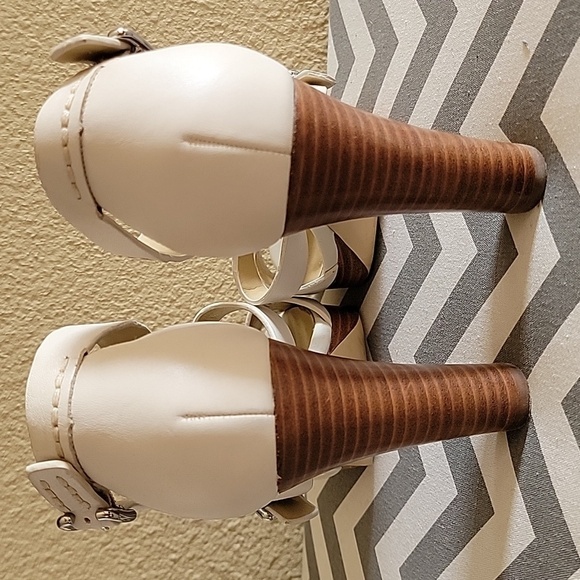 Marc Fisher cream heels size 8.5 peeptoe - Picture 4 of 8